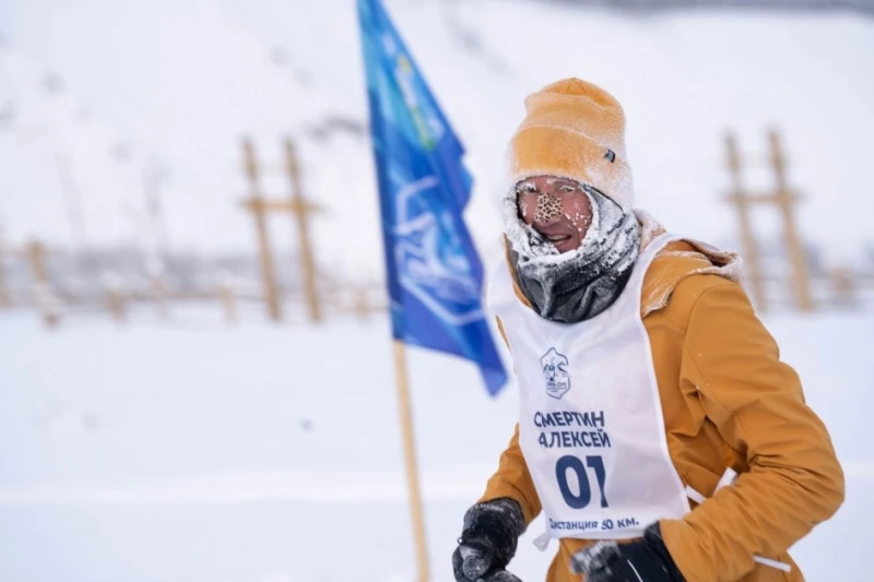 Победа Смертина на «Полюсе холода» при -40 градусах: Экстремальный марафон покорен