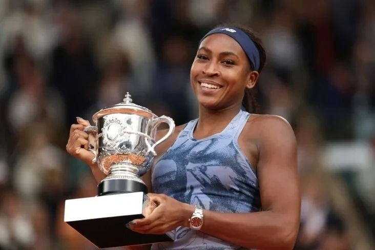 2025-ci ilin ən &ccedil;ox qazanan qadın idman&ccedil;ısı amerikalı tennis&ccedil;i Kori Qauff olub