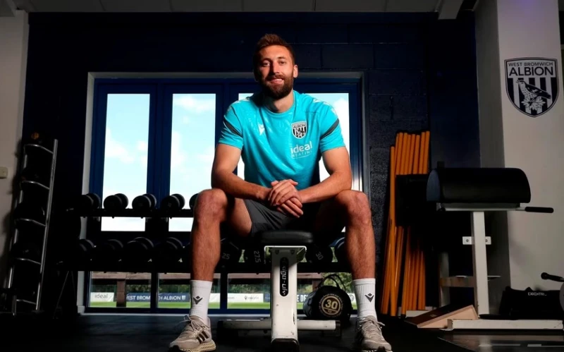 Nathaniel Phillips, West Bromwich ile 3 yıllık sözleşme imzaladı