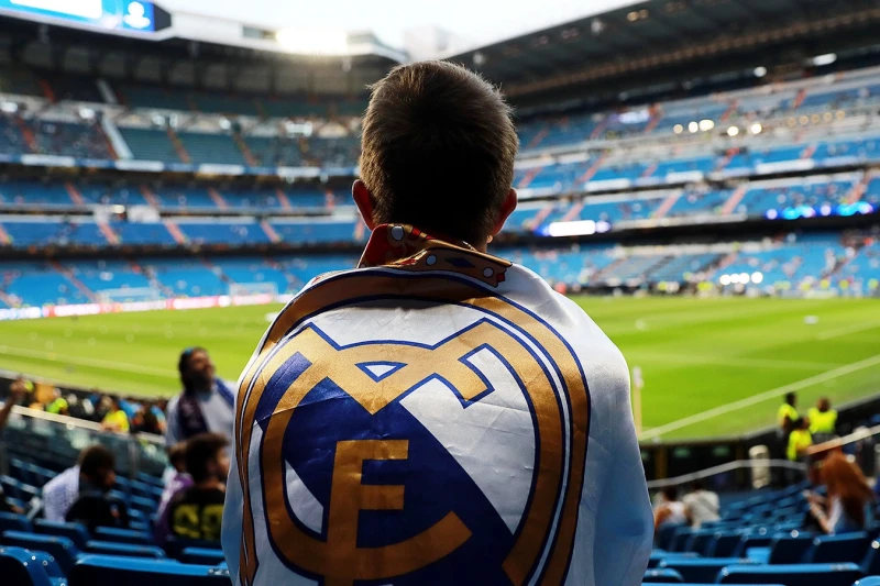Real Madrid azarkeşləri İspaniya Futbol Federasiyasını korrupsiyada ittiham edib