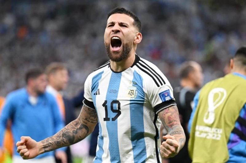 Otamendi's support for Messi: The show must go on, shorty