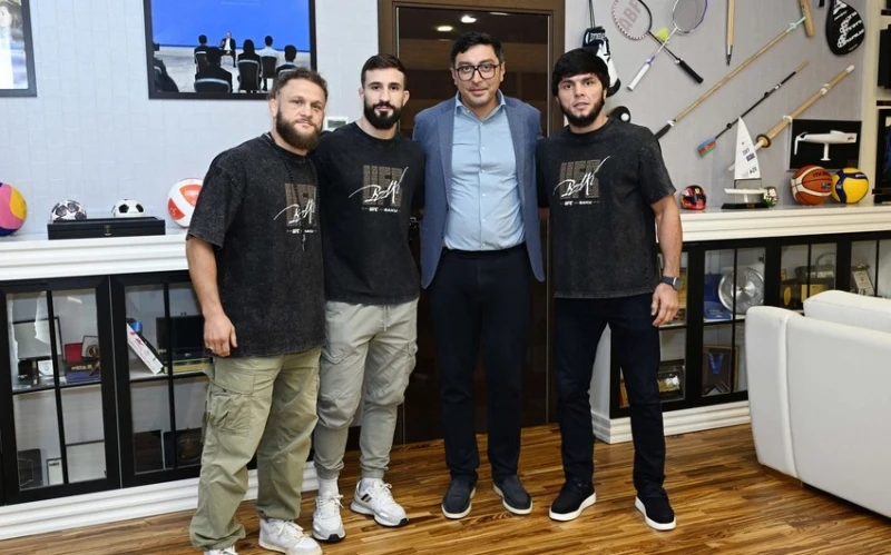 Fərid Qayıbov Bakıda UFC gecəsində döyüşəcək Azərbaycan idmançıları ilə görüşüb
