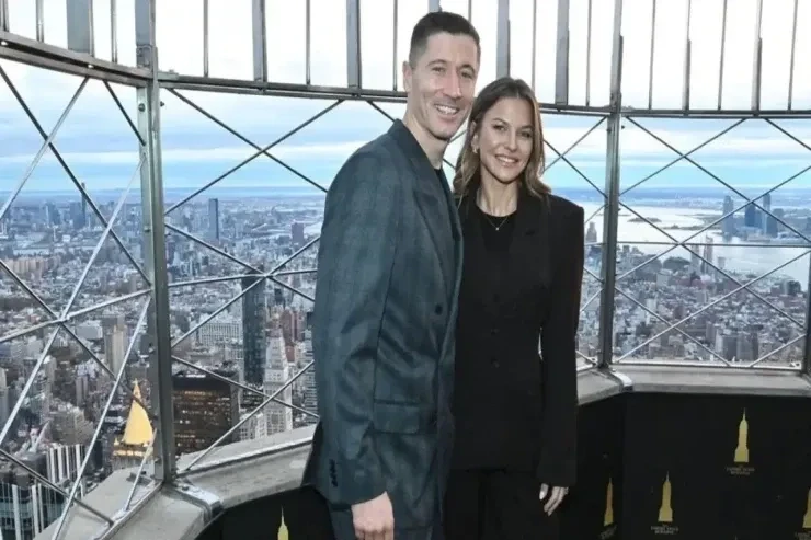 Robert Levandovski və həyat yoldaşı Polşanın müstəqillik günündə Nyu-Yorkda