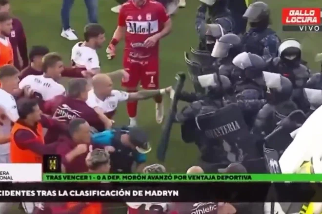 Arjantin'deki futbol maçında skandal: Polis biber gazıyla müdahale etti