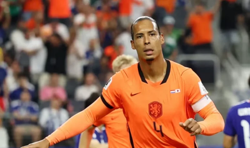 Vircil van Deyk Niderland - Yaponiya matçında ən yaxşı olan futbolçu