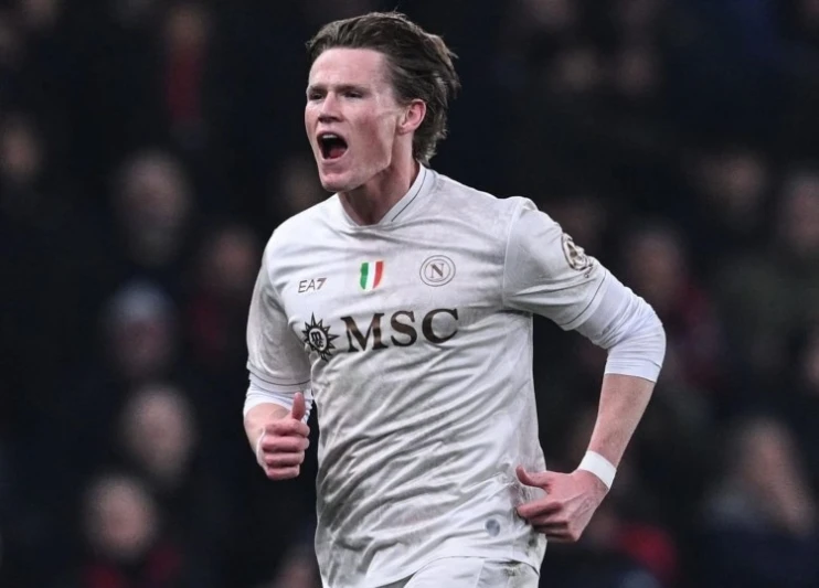 Арсенал проявляет интерес к полузащитнику Наполи Скотту Мактоминею