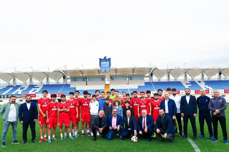 Məsut Özil “Zirə”nin qonağı olub