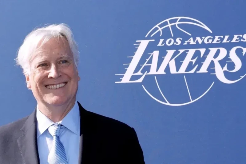 NBA Leykersin nəzarət səhm paketinin Mark Uolterə satılmasını təsdiqləyib NBA Leykersin nəzarət səhm paketinin Mark Uolterə satılmasını təsdiqləyib