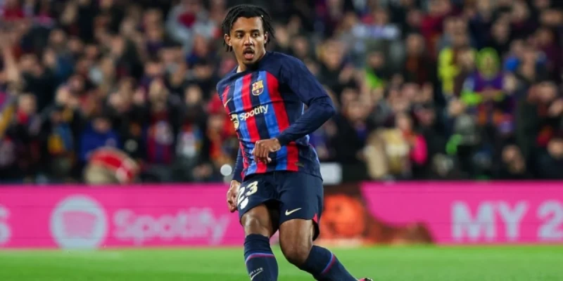 Liverpool Jules Kounde için mücadelede favori