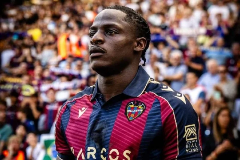 İngiltərənin nəhəng klubları Karl Etta Eyonqla maraqlanır İngiltərənin nəhəng klubları Karl Etta Eyonqla maraqlanır