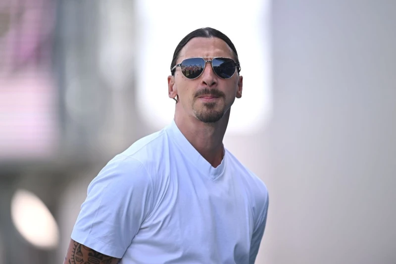 Zlatan İbrahimoviç, Khabib Nurmagomedov ile Görüştü, Bilek Güreşi Yaptı - FOTO/VİDEO