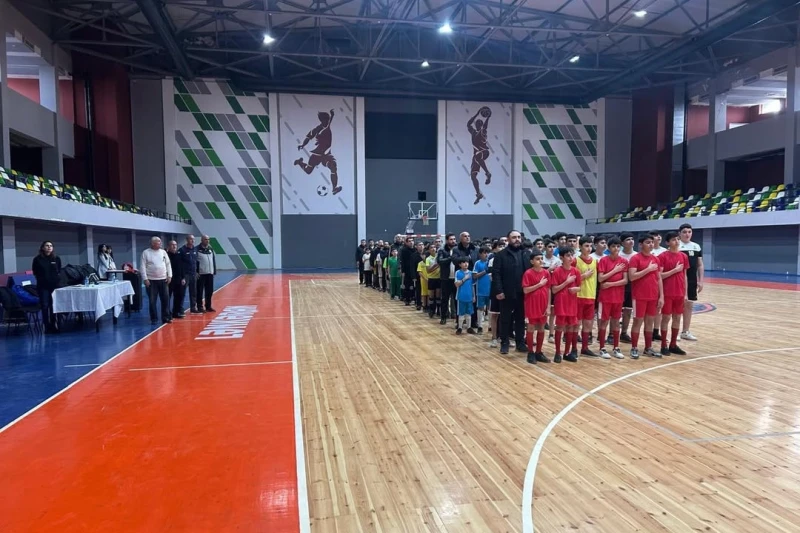 Lənkəranda 2012-2013-cü il təvəllüdlü yeniyetmə oğlanlar arasında həndbol üzrə rayon birinciliyi başlayıb - FOTO