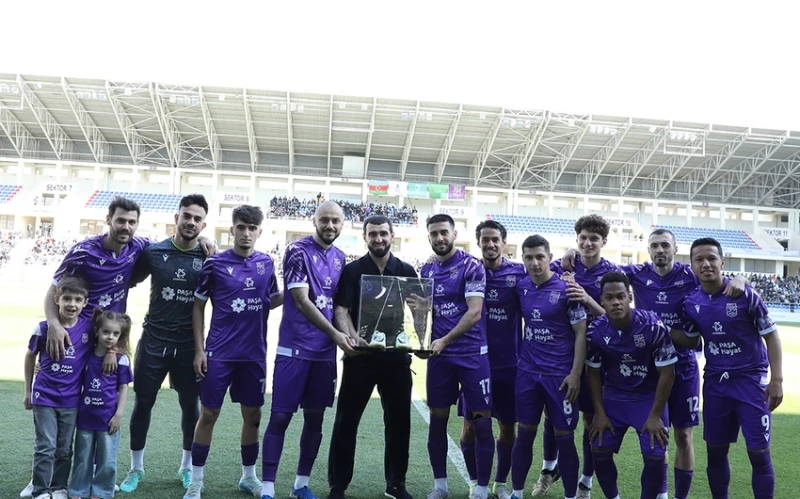 Karyerasını bitirən "Sumqayıt"ın kapitanının xatirəsinə mərasim keçirilib
