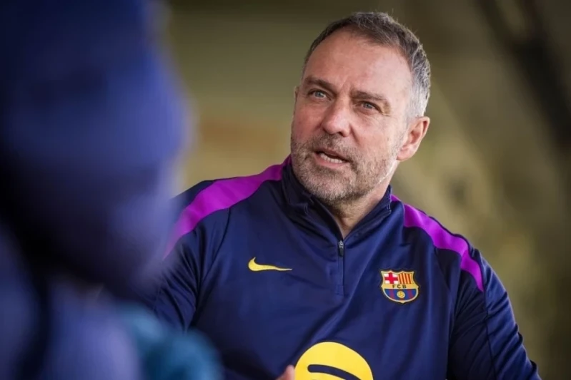 Hansi Flikin Barselona üçün solaxay mərkəz müdafiəçisi namizədləri: Bastoni və Van de Ven