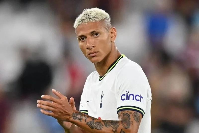 Fənərbaxça Tottenhemin hücumçusu Riçarlisonu transfer etmək istəyir