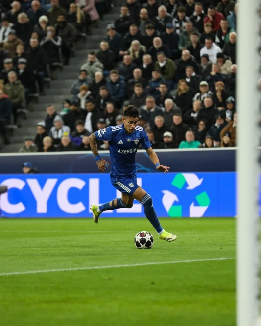 Kamilo Duran resumes training with Qarabağ