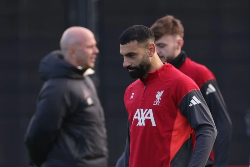 Arne Slot, Salah'ın Brighton Maçında Oynayıp Oynamayacağı Konusunda Belirsizliği Koruyor;