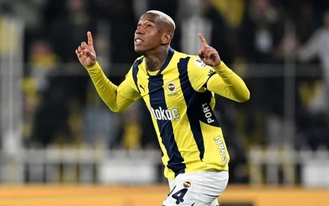 Taliska, Fenerbahçe ile sözleşmesini uzattı