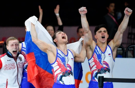 FIG разрешила российским гимнастам выступать под флагом и гимном