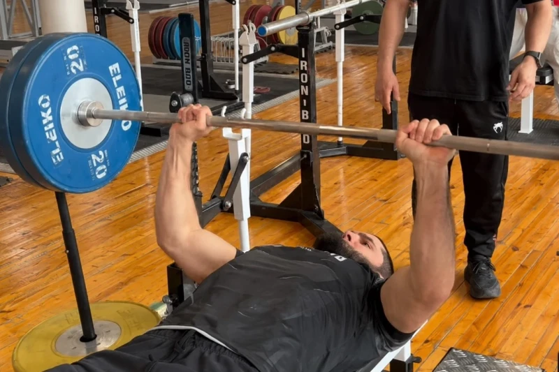 İslam Maxaçevin növbəti döyüşə hazırlığı: Ştanqla məşq və olimpiya çempionları ilə birgə məşqlər