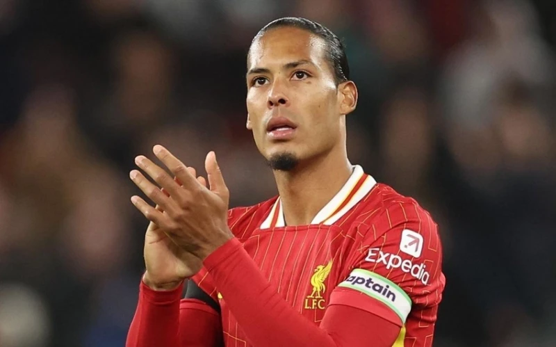 Virgil van Dijk, FourFourTwo'nun en iyi stoperler listesinde lider