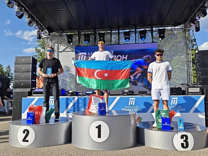 Azərbaycanlı gənc idmançı beynəlxalq triatlon yarışında qızıl medal qazanıb