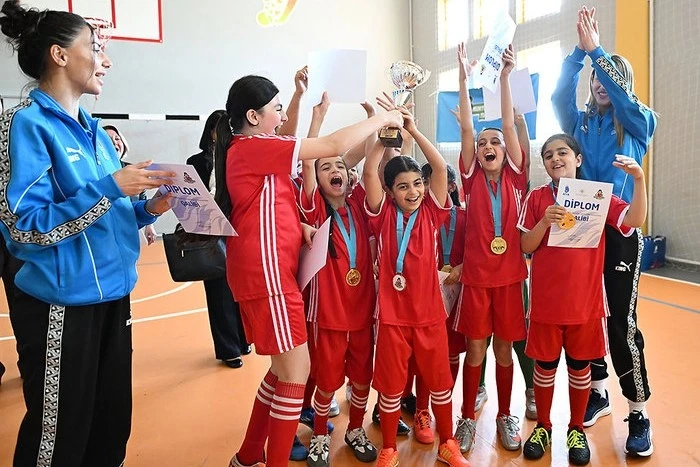 Məktəbli Qızlar turnirinə yekun vuruldu: qalib 220 saylı məktəb oldu