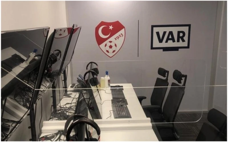 На матчах турецкой Суперлиги будут работать иностранные VAR-арбитры