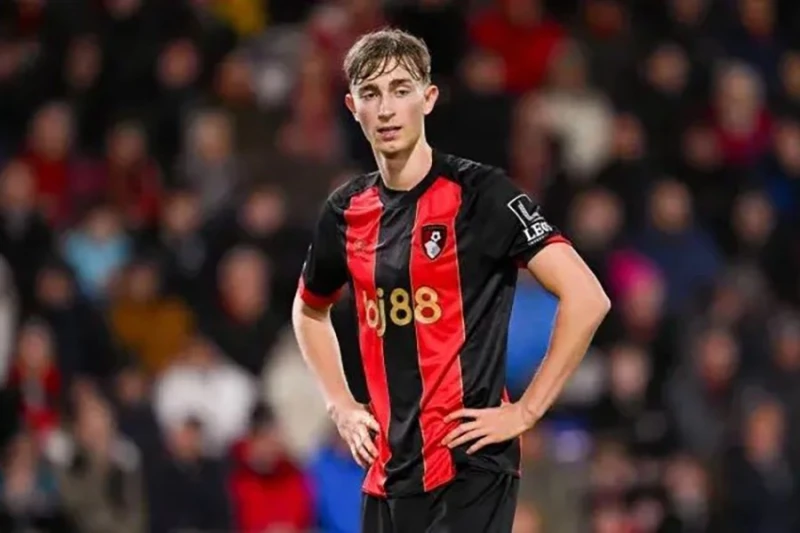Giant clubs of England have sent offers for Bournemouth defender