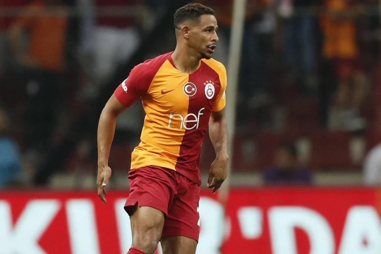 Qalatasarayın sabiq yarımm&uuml;dafiə&ccedil;isi Fernando karyerasını başa vurdu