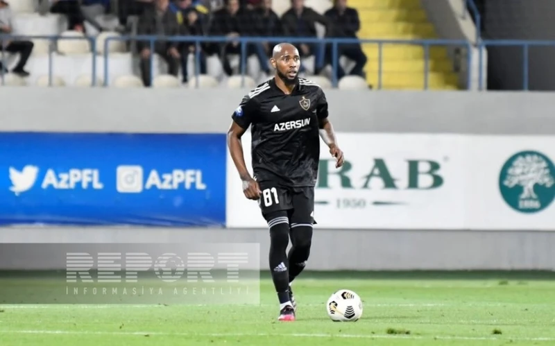 Qarabağ Neftçi ilə oyunda azlıqda qalıb
