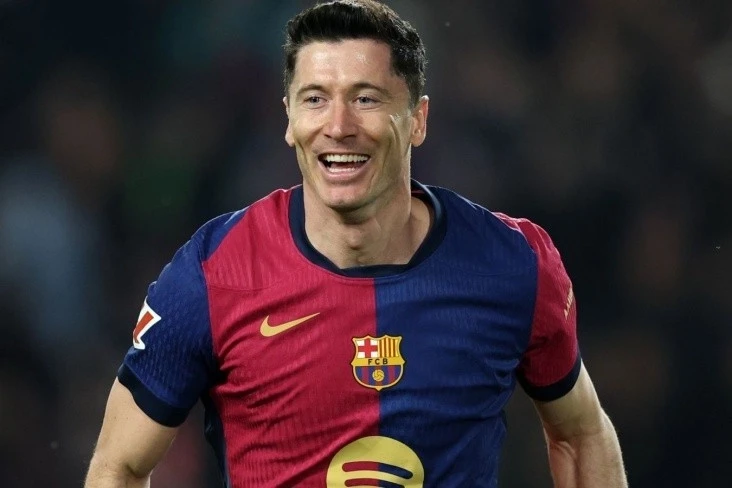 Lewandowski'nin Barcelona'daki geleceği belirsiz