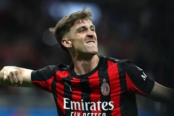 Aleksis Salemakers Milan ilə müqaviləsini uzadıb