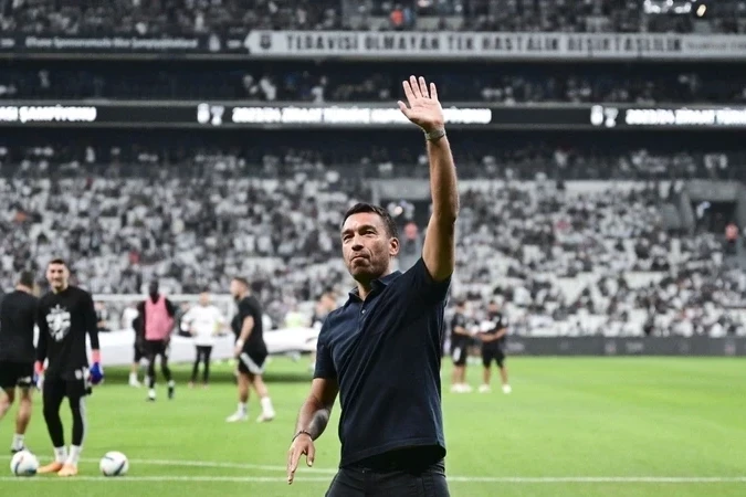 Beşiktaş niderlandlı mütəxəssisi yola salıb