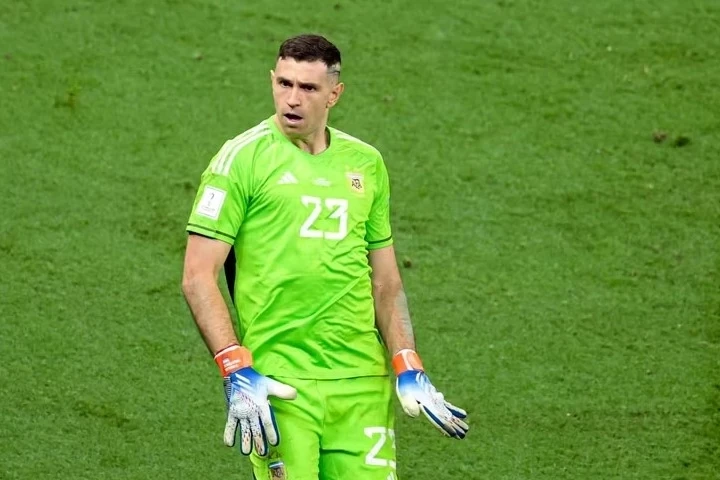 Emiliano Martines tarixi rekorda imza atdı