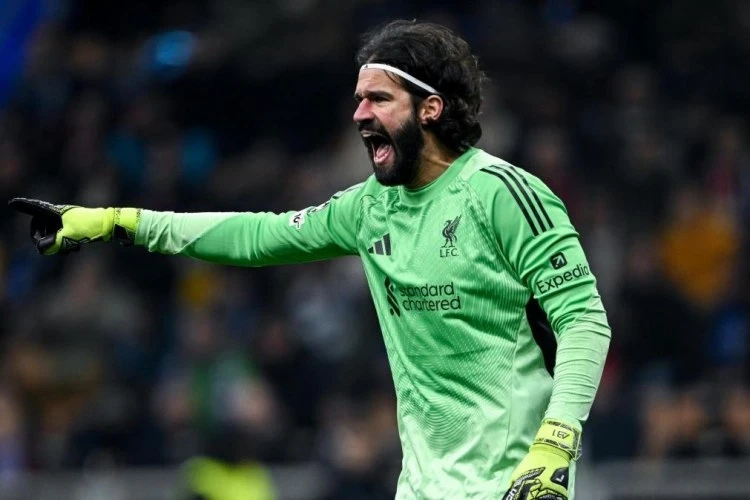 Liverpul Qalatasaray səfərinə bir ne&ccedil;ə əsas oyun&ccedil;usuz yollanır