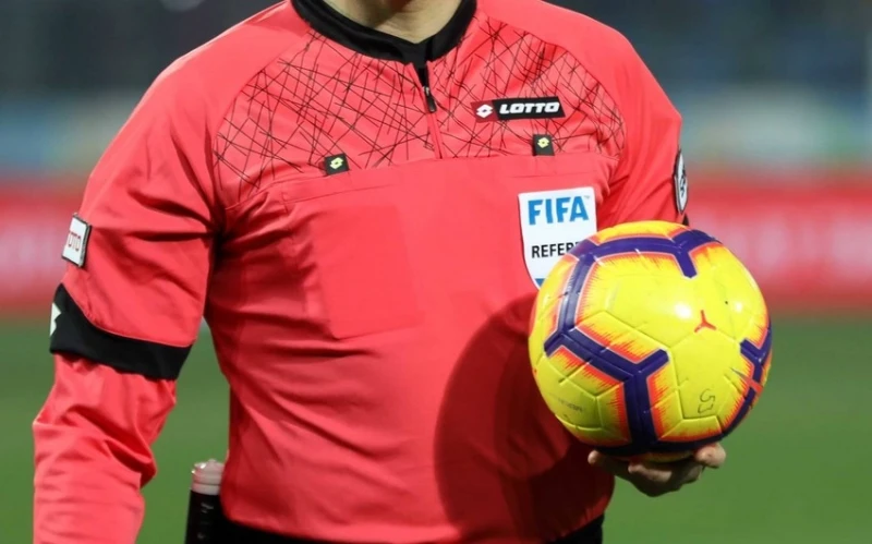 İngiltərəli futbol hakimi həbs olunub