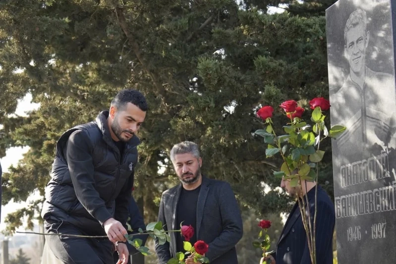 Neftchi management visited Anatoli Banishevskiy's grave on his birthday