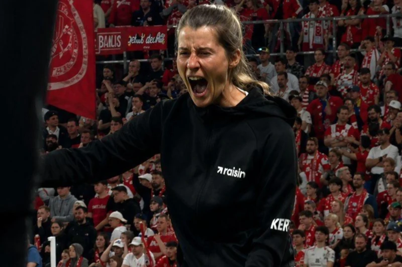 Yunion Berlin qadın baş məşqçi ilə ilk qələbəsini qazandı və tarix yazdı