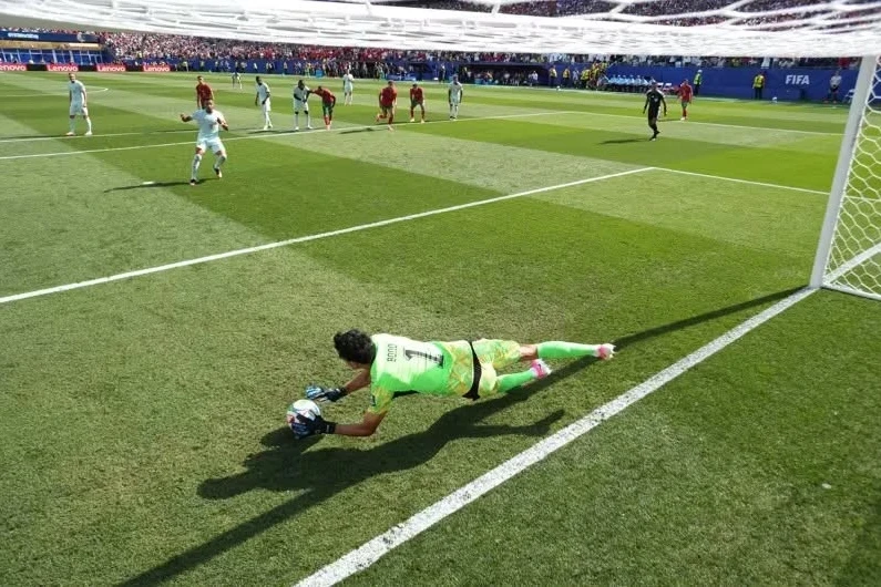Yassin Bounou becomes one of the goalkeepers with the most penalty saves in the World Cup