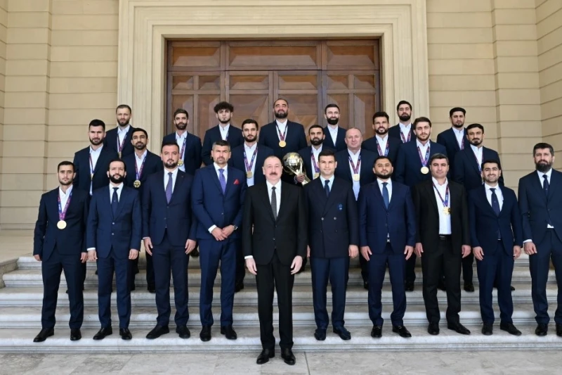 Prezident İlham Əliyev Azərbaycan millisinin üzvlərini qəbul edib - YENİLƏNİB/FOTO
