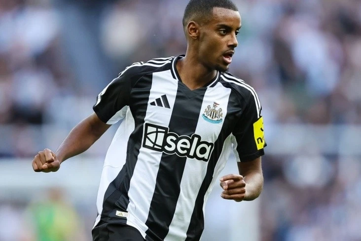 Aleksander Isak Trains Individually at Real Sociedad Amidst Liverpool Transfer Rumors;