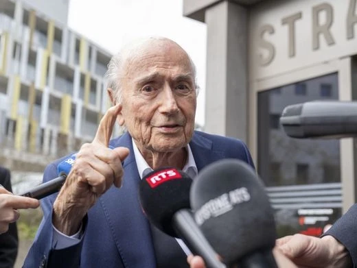 Yozef Blatter Canni İnfantinonu sərt tənqid etdi