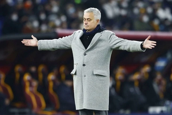 Porto azarkeşlərinin Mourinyoya təhqirlərinə görə cərimələndi