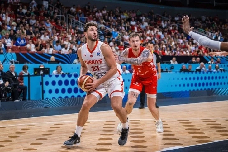 Türkiye, EuroBasket 2025'te Polonya'yı Yenerek Yarı Finale Yükseldi