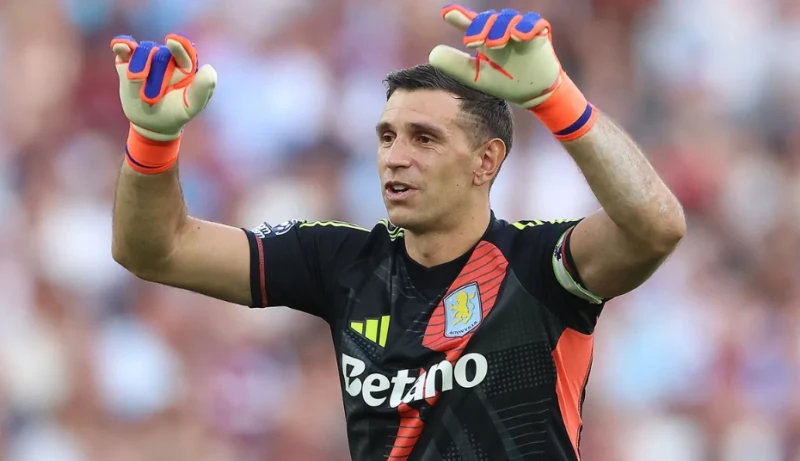 Juventus is interested in Emiliano Martinez