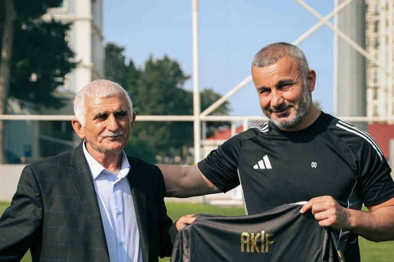 Qurban Qurbanov azarkeşlə görüşdü - FOTO