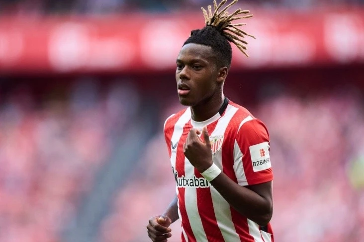 Inaki Williams tries to prevent his brother Nico Williams from moving to Barcelona;
