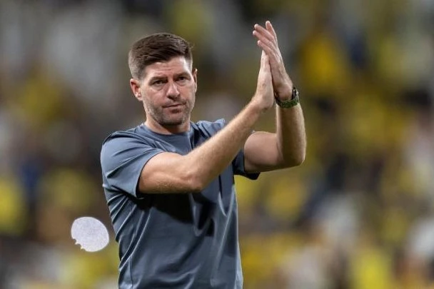 Stiven Cerrard vergi səbəbindən işsiz qalıb