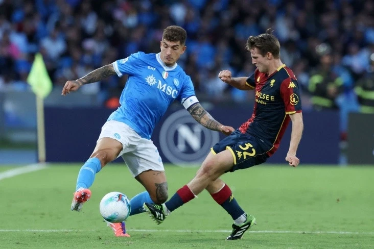 Napoli defeated Genoa and became the leader
